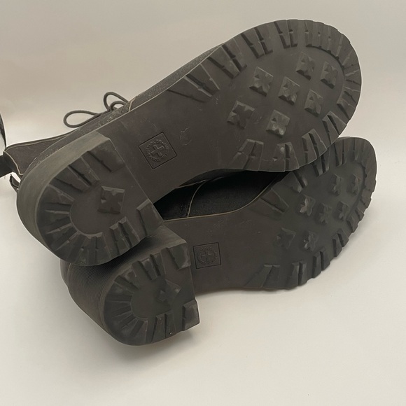 Dr. Martens Lucie Weathered Black Heel lace up leather boots Women’s Sz 9 EUC - Picture 7 of 11